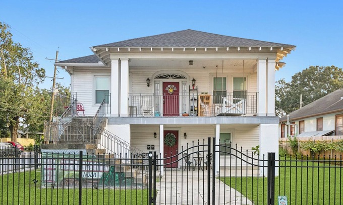 Leonidas Casa | Colonial Getaway in Mid-City NOLA Steps to Trolley & 3Miles to French Quarter
