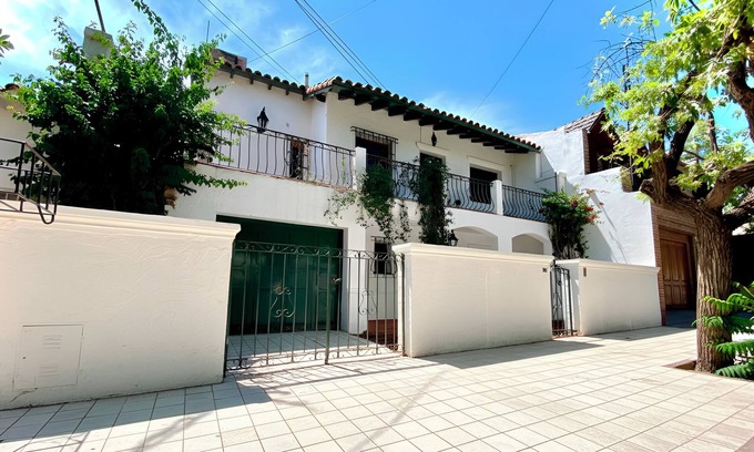 Centro de la ciudad de Mendoza Casa | Casa Colonial en Mendoza! | 12 Personas