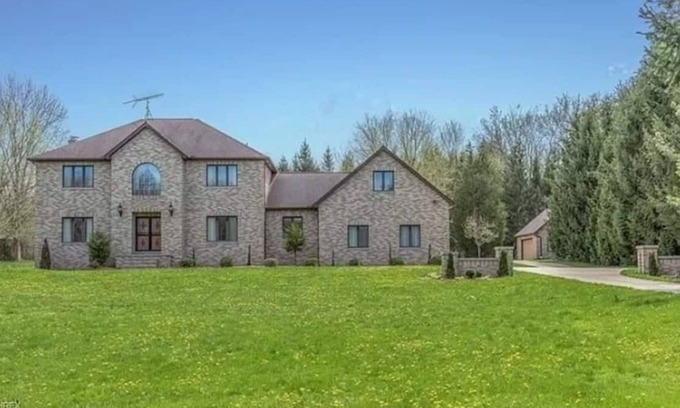 Madison Casa | COLONIAL IN HEART OF WINE COUNTRY