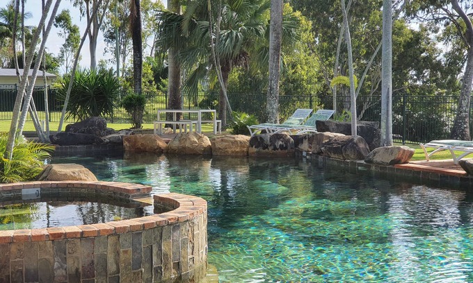 Airlie Beach Hotel | Colonial Palms Motor Inn