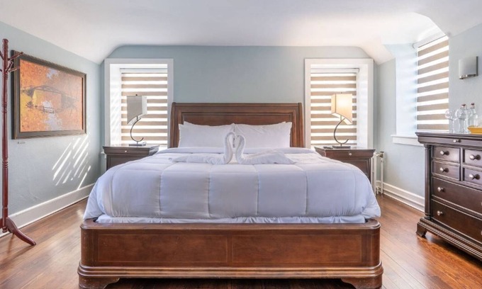 Lambertville Casa | Colonial Rooms Combo in Lambertville NJ
