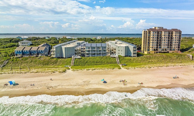 Indian Beach Condominio | Colony by the Sea 110 2BR/2BA Oceanfront Condo | Family-Friendly Complex