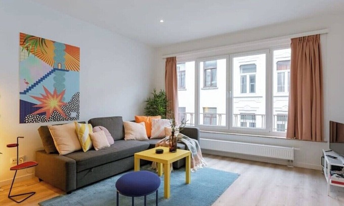 Antwerp Apartamento | Color POP Apartment