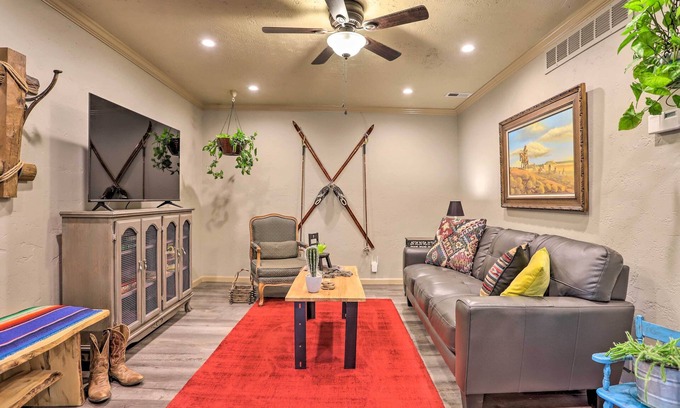 Northglenn Cabaña | Colorado Cowboy Cottage: 12 Mi to Downtown Denver