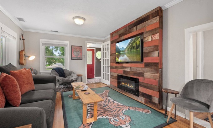 Barths Casa | Colorado Cozy Cottage by Red Rocks & Denver