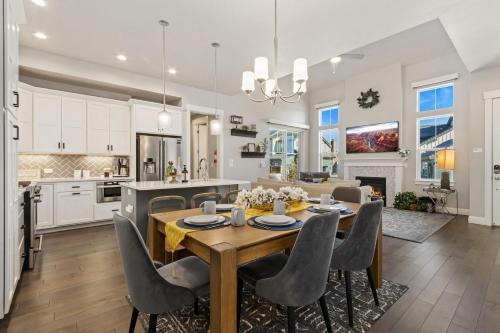 Loveland Casa | Colorado Modern Retreat with King Beds, Pickleball