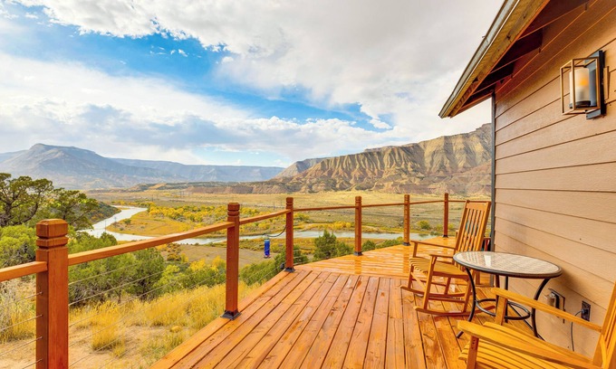 Battlement Mesa Cabina | Colorado River Getaway in Parachute: Dogs Welcome!