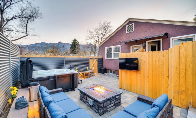 Pleasant Valley Apartamento | Colorado Springs Apt w/ Private Hot Tub
