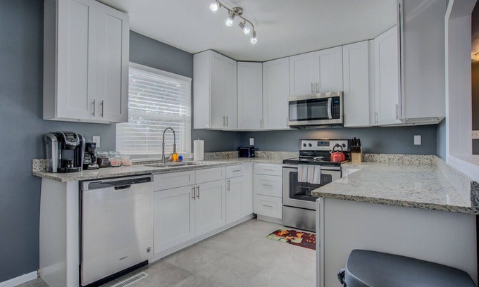 Central Colorado Springs Cabaña | Colorado Springs Uccs Grey Cottagedog Friendly!