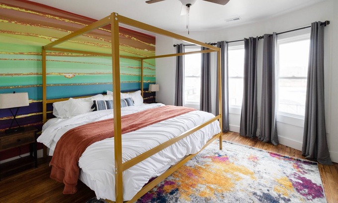 Hough Casa | Colorful 4 BR in the Heart of University Circle!