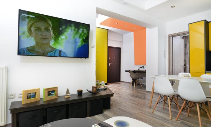 Nea Smirni Apartamento | Colorful Apt. Near Nea Smirni Square