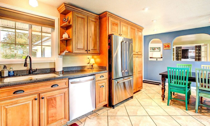 East Colorado Springs Casa | Alquiler de vacaciones de Colorado colorido. El único nivel de un VRBO en Colo. ¡Muelles!