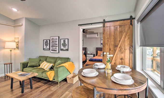Hot Springs Cabaña | Colorful Cottage 7 in Spa City ~ 1 Mi to Dtwn