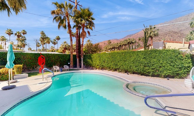The Mesa Casa | Colorful home with private pool and spa & private gas grill - families welcome