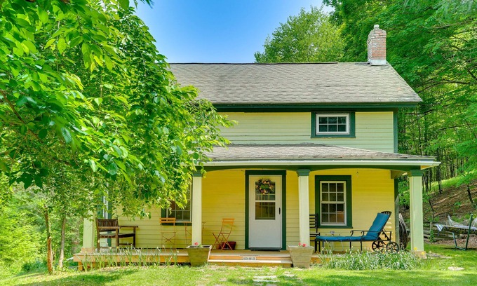Milanville Casa | Colorful Milanville Home w/ Backyard!
