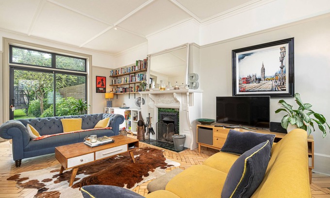 St. Leonard's Casa | Colour Gems