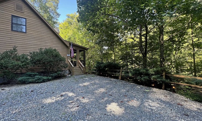 Bryson City Cabina | Colston Creek on Alarka Creek