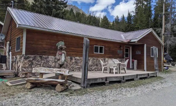 Cooke City-Silver Gate Casa | Colter's Cabin Yellowstone Getaway, Cooke City, MT