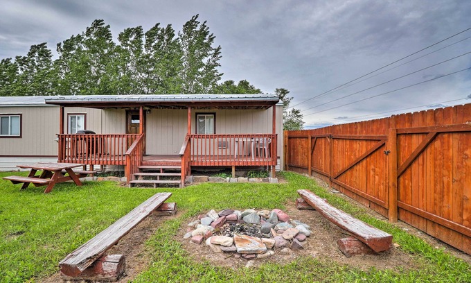 Columbia Falls Cabaña | Columbia Falls Cottage w / terraza y parrilla!
