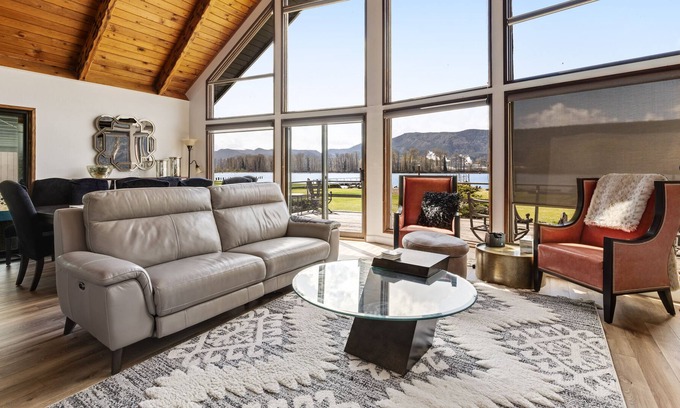 Cathlamet Casa | Columbia River Home w/ Dock & Beach Access
