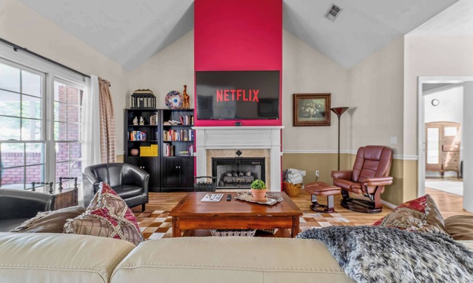Fortson Casa | Spacious Columbus 4BR house w/ Deck Near Ft Moore