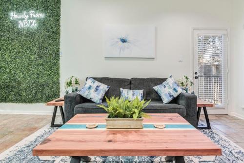 New Braunfels Apartamento | Comal Condo - Riverfont Complex Across from Schlitterbahn