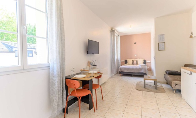 Tremblay-les-Gonesse Apartamento | Come and discover the cocoon of l'impasse in Tremblay en France with our Deluxe studio!