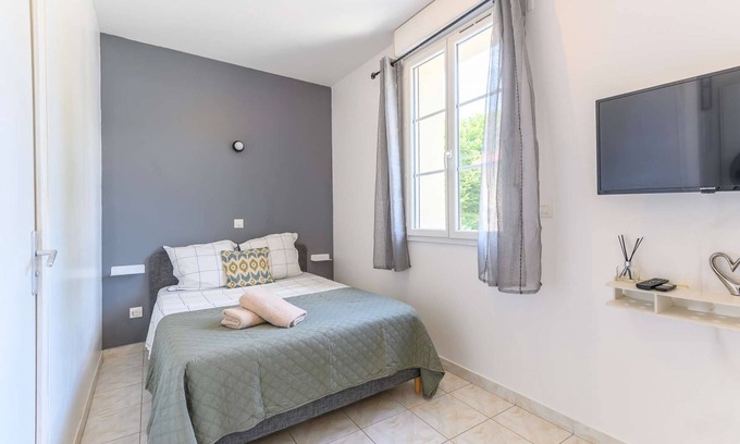 Tremblay-les-Gonesse Apartamento | Come and discover the cocoon of l'impasse in Tremblay en France with our Deluxe studio!