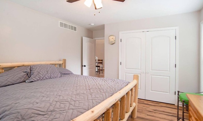 Mears Casa | Come and enjoy a retreat along the shoreline between Silver Lake and Pentwater!