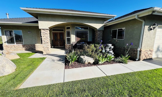 Tehachapi Casa | Come and enjoy our Golden Mountain Retreat!