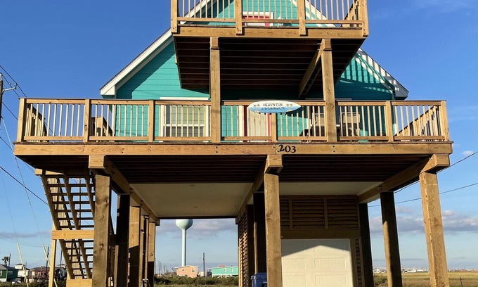 Surfside Beach Casa | Come and enjoy the beautiful Surfside beach and “heav’n fun” in this cozy home!