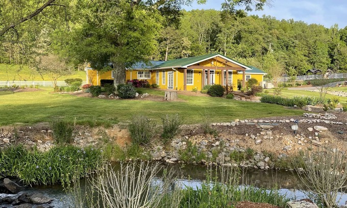 Dalton Otro | Come and stay at our waterfront 3200 sq ft Guest House!