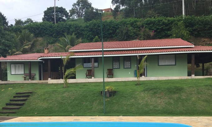 Piracaia Casa | Venga a disfrutar de la naturaleza, el aire fresco y la paz con su familia y amigos.