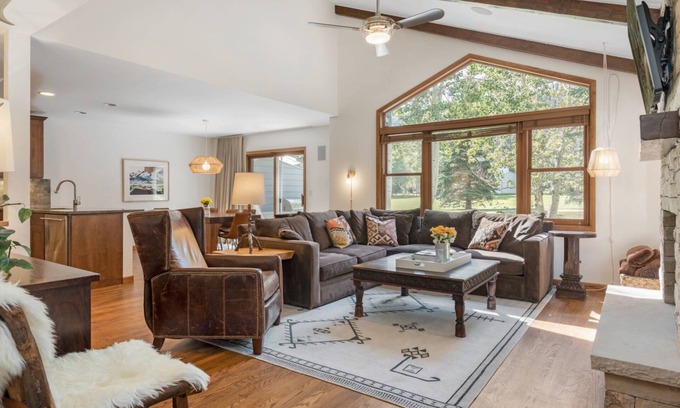 Eagle-Vail Casa | Come Enjoy Our 3000 Sq Ft Home & Built-In Hot Tub - Gather Up Your Family and Friends!