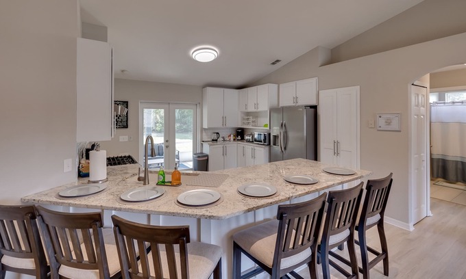 DeLand Casa | Venga a disfrutar de nuestra casa de vacaciones recientemente renovada, ubicada en DeLand, Florida