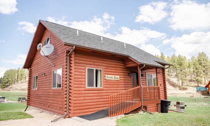 Hill City Cabina | Come enjoy Saddle Ridge!