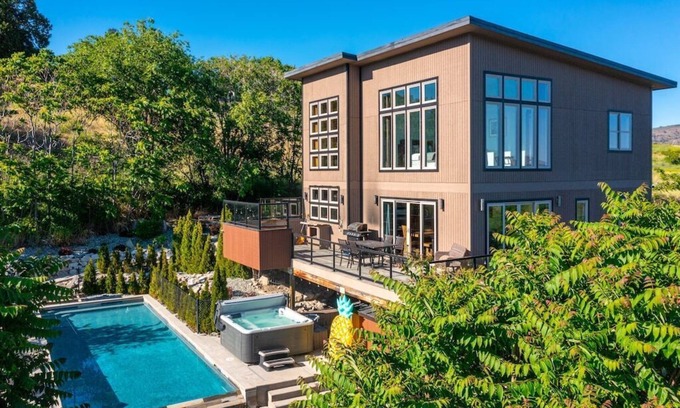 Manson Casa | Come for the private pool+hot tub, stay for the lake views, Large home, Dogs OK