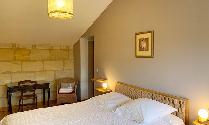 Saint-Caprais-de-Bordeaux Casa | Venga a relajarse en un viñedo de la familia de Burdeos en esta encantadora casa de vacaciones brillante