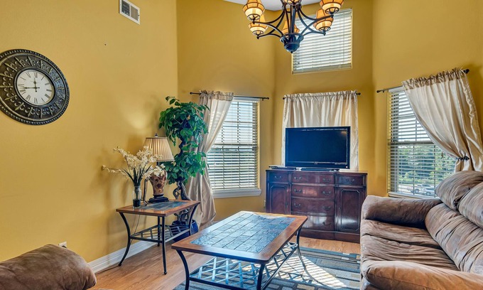 Blue Eye Condominio | Come Hideaway at this 2 Bed + Loft Condo at Morningside!