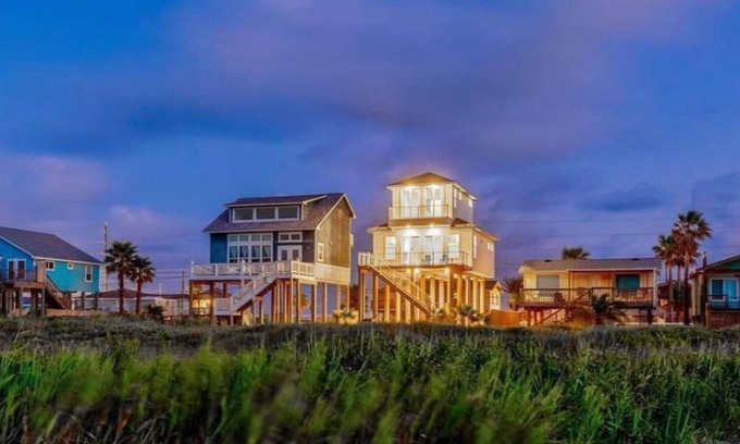 Gulf Palms Casa | Come Home to an Oceanfront, Beachfront Texas Gulf Coast Cottage On The Water