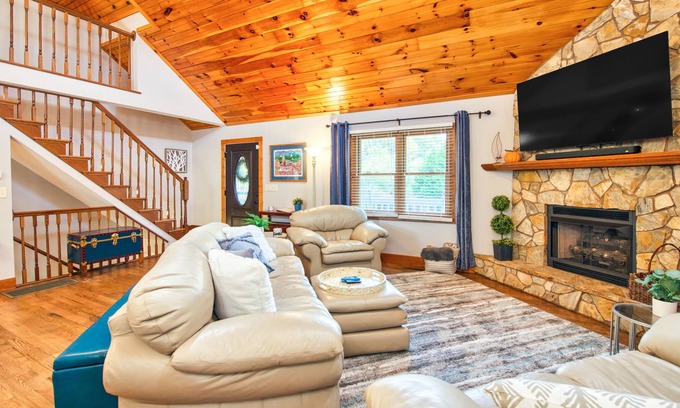 Horse Shoe Casa | Come make s’more memories at Horse Shoe Haven