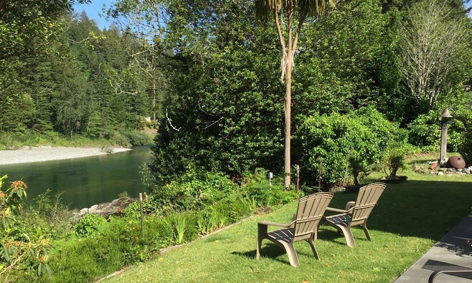 Crescent City Casa | Venga a relajarse y jugar con familiares y amigos en River's Edge.