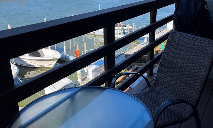 Gypsum Condominio | Come Sail Away Condo with Pool and Boat Slip