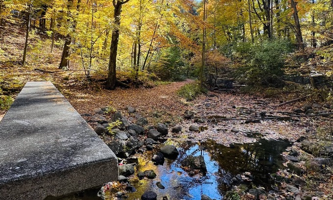 Hingham Casa | Come see Fall Colors in the Country and take up some hiking at local state parks
