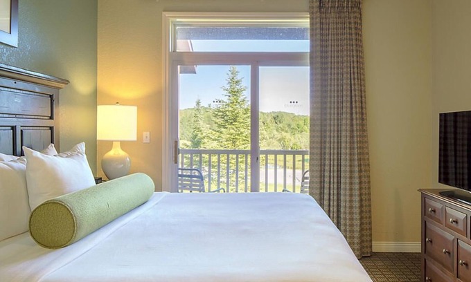 Boyne Falls Complejo | Venga a esquiar a nuestro Boyne Mountain Resort con piscina de temporada, bañera de hidromasaje cubierta, gimnasio y sala de juegos