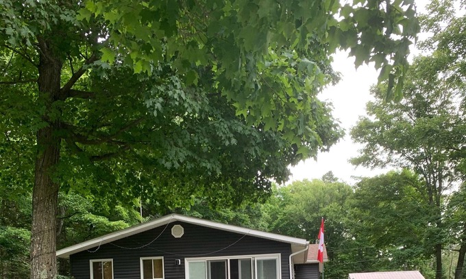 Algoma District Cabaña | Come stay at a cozy Riverside Retreat with a beautiful sandy beach!