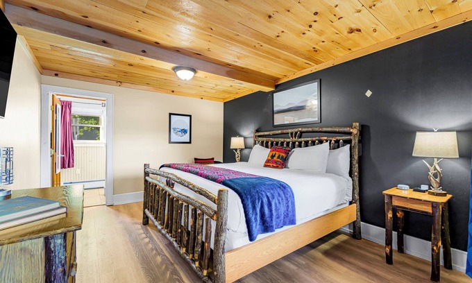 North Creek Condominio | Come stay at Alpine Lodge for amazing views!
