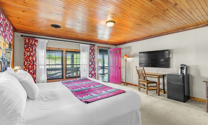Eagle Bay Condominio | Come stay at Great Pines for amazing views!