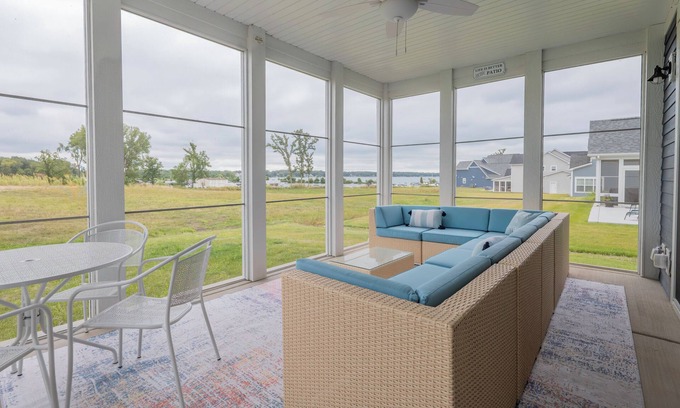 Delavan Casa | Come stay at Harbor Court for ultimate luxury in a residential community!