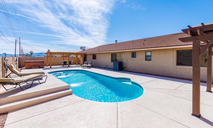 Lake Havasu City Casa | Come stay at the Pirate’s Den in Lake Havasu!